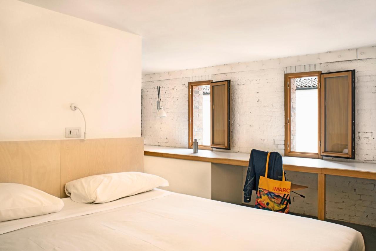 Hostal Combo Venezia *